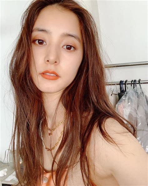 新木優子のエロ画像。写真集の水着姿＆貧乳なランジェリー下着。